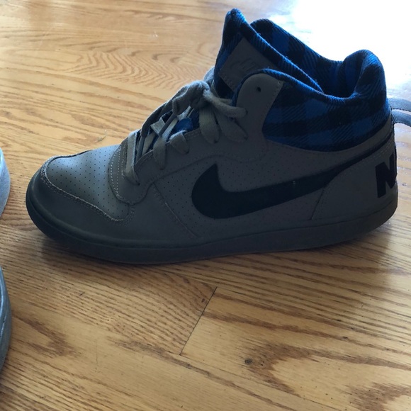 Boys size 7 Nike shoes - Picture 1 of 4